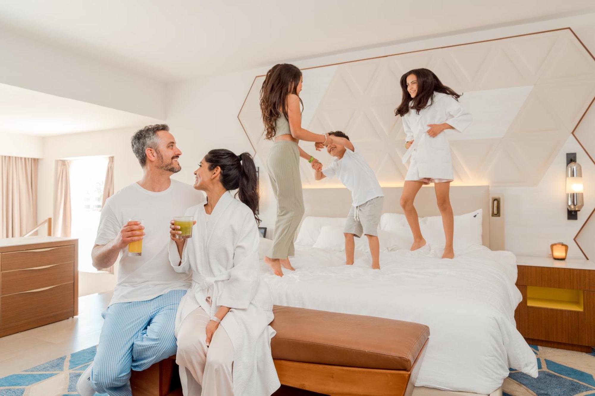 Hard Rock Hotel & Casino Punta Cana (Adults Only) Екстериор снимка Family at the hotel