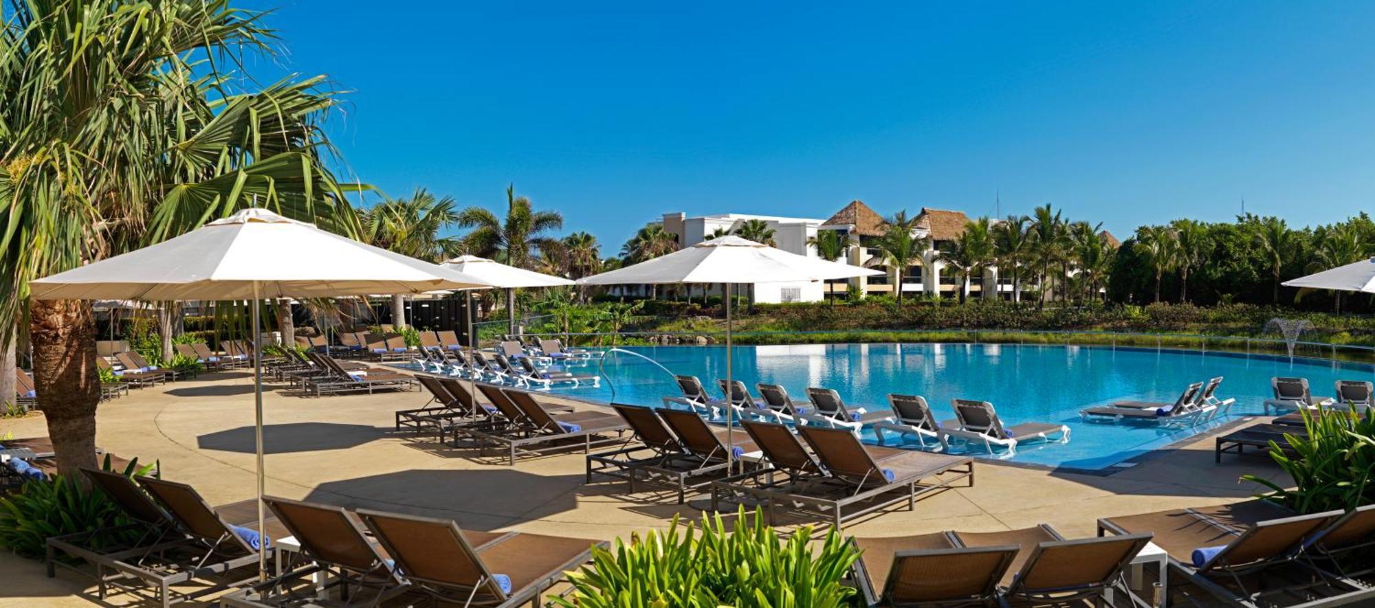 Hard Rock Hotel & Casino Punta Cana (Adults Only) Екстериор снимка The pool at the InterContinental Sanctuary Cove Resort