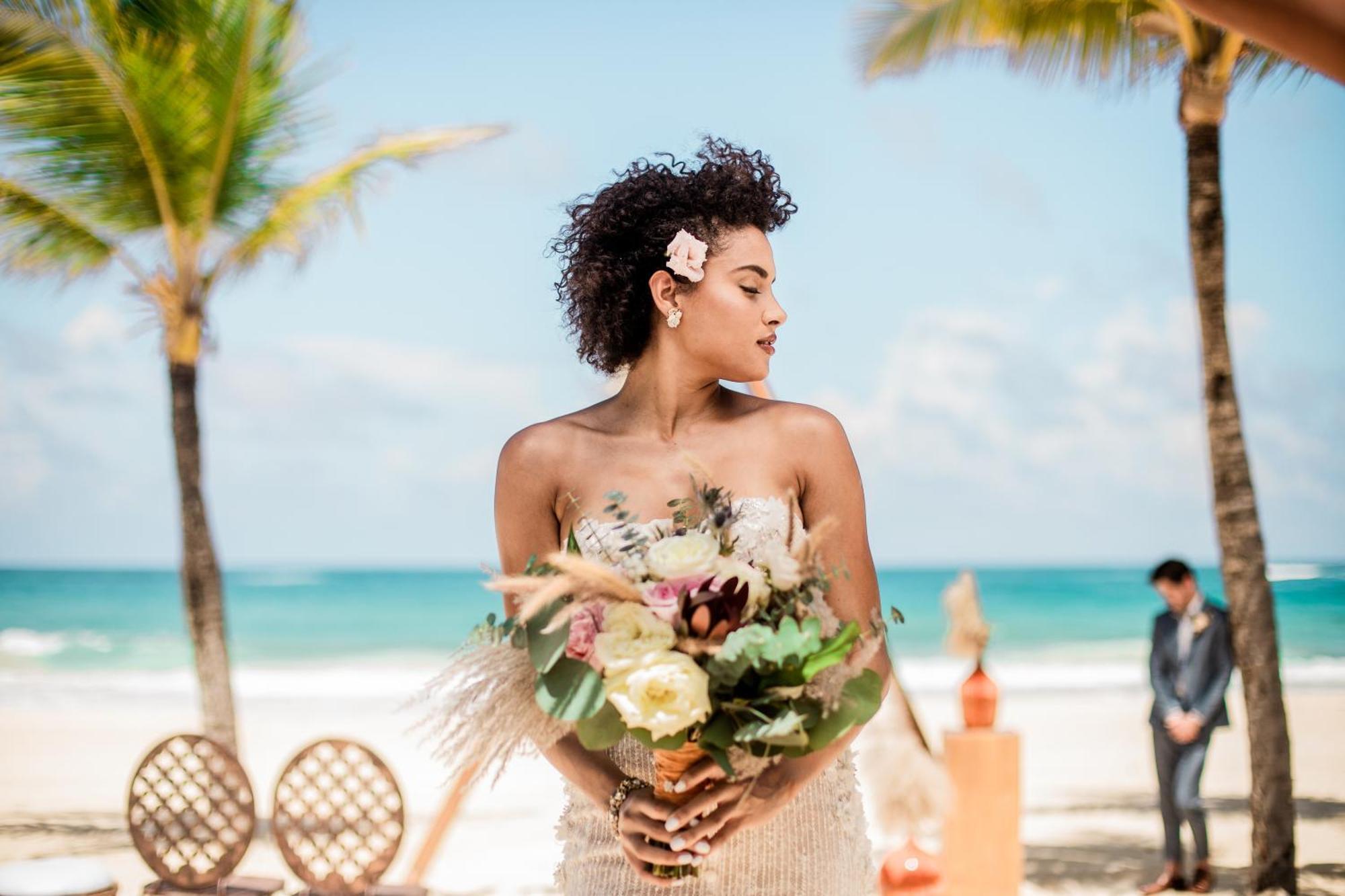 Hard Rock Hotel & Casino Punta Cana (Adults Only) Екстериор снимка A bride with a bouquet